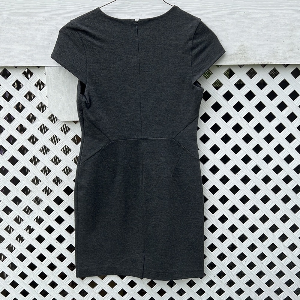 Banana Republic Pointe V neck dress - Picture 4 of 4